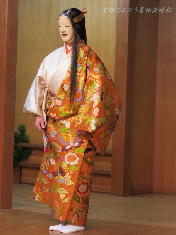 虹彩に椿のすくいの帯で『能装束の美』 朝暘会館へ - 京都はんなり着物 