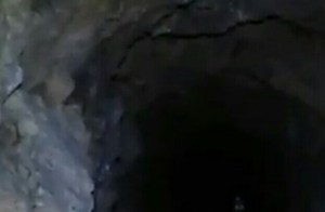 洞窟を見つけた1