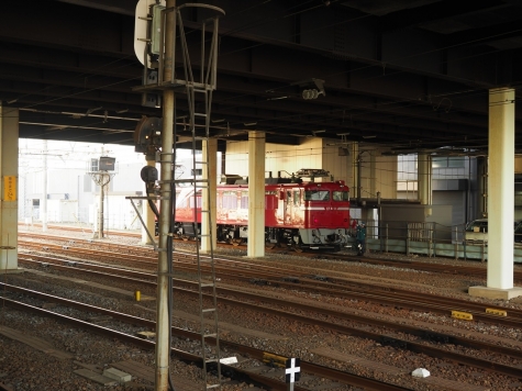 JR貨物 EF81 98 電気機関車【水戸駅】