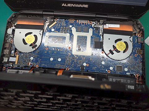 Alienware 15 R2 液晶割れ即時修理 - ズバット修理ブログ