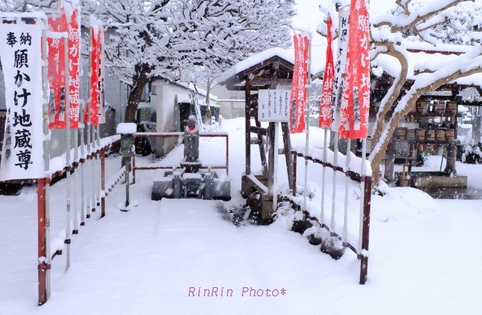 2018年1月雪の玉宝寺の地蔵