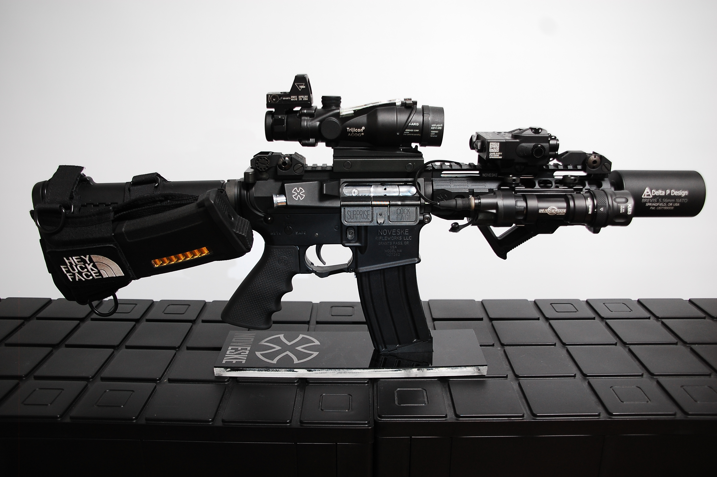 10KING ARMS 電動ガン用 ディスプレイスタンド M4 M16 HK416 KA-GS-01