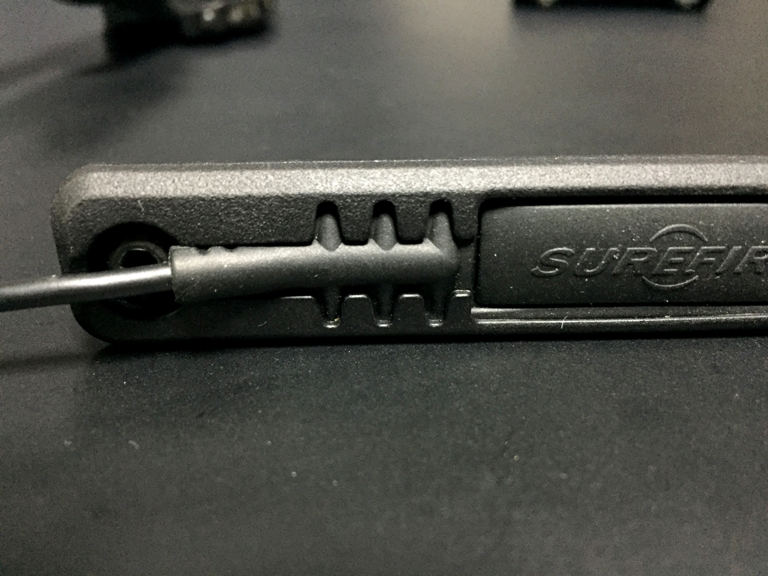 15 M-LOK MAGPUL Tape Switch Mounting Plate for Surefire ST Polymer MADE IN USA マグプル 実物 本家 テープ リモート スイッチ