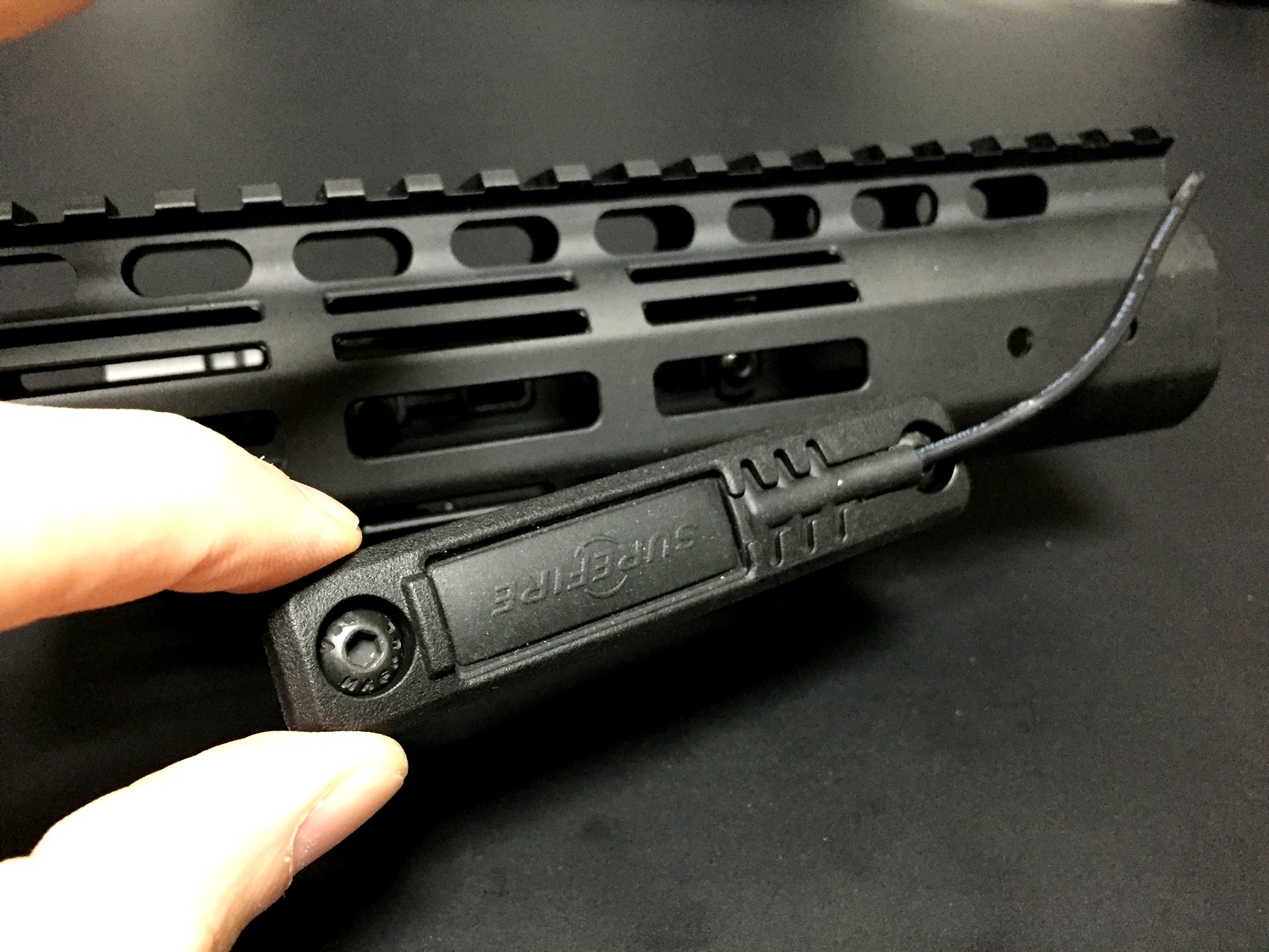 19 M-LOK MAGPUL Tape Switch Mounting Plate for Surefire ST Polymer MADE IN USA マグプル 実物 本家 テープ リモート スイッチ