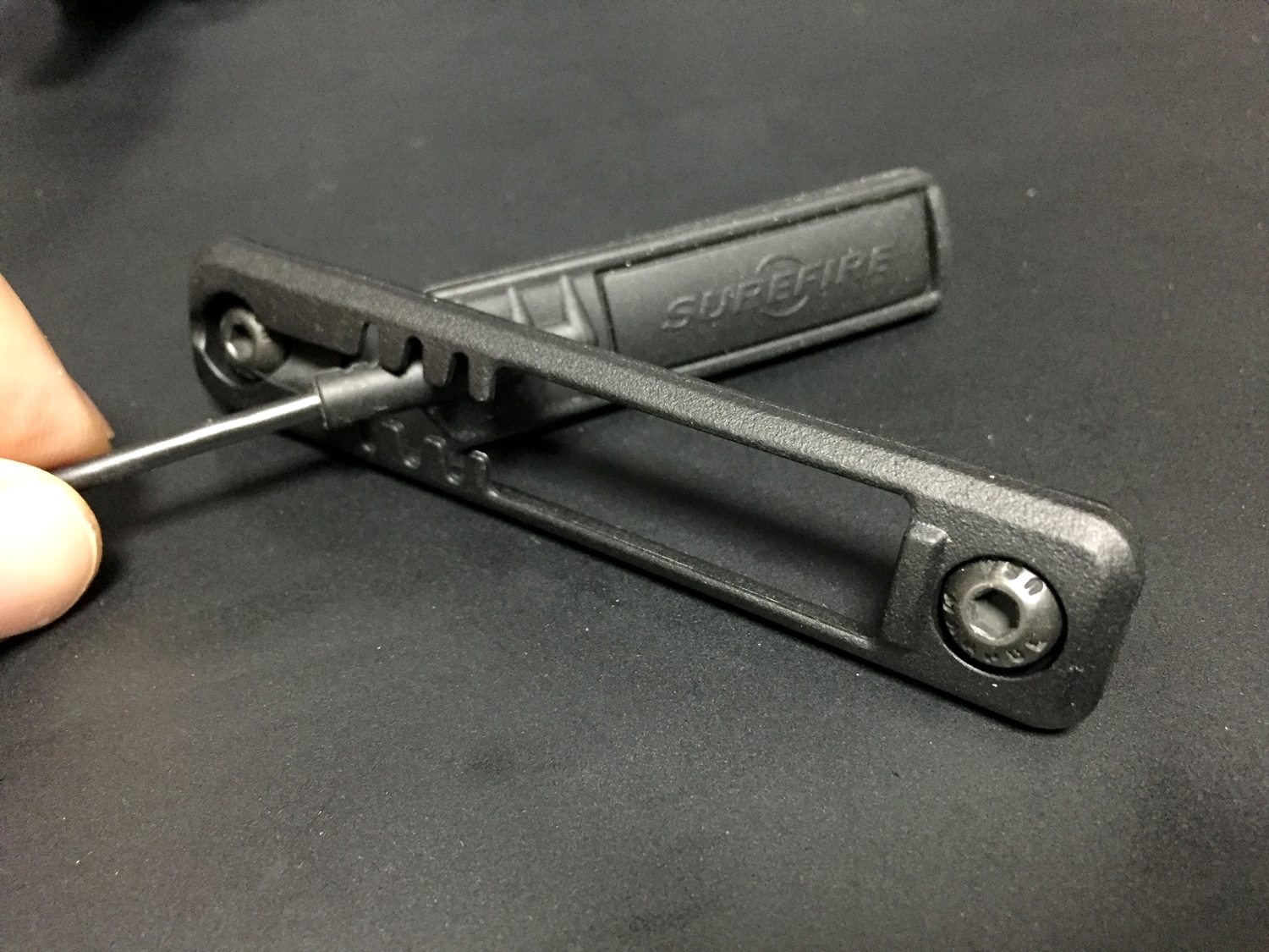 12 M-LOK MAGPUL Tape Switch Mounting Plate for Surefire ST Polymer MADE IN USA マグプル 実物 本家 テープ リモート スイッチ